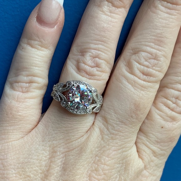 Jewelry - Stunning white sapphire ring!!!!